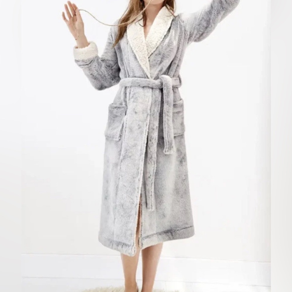 Nordstrom Women's Oversized Faux Fur Plush Grey Pepper Robe Sz Small NWT